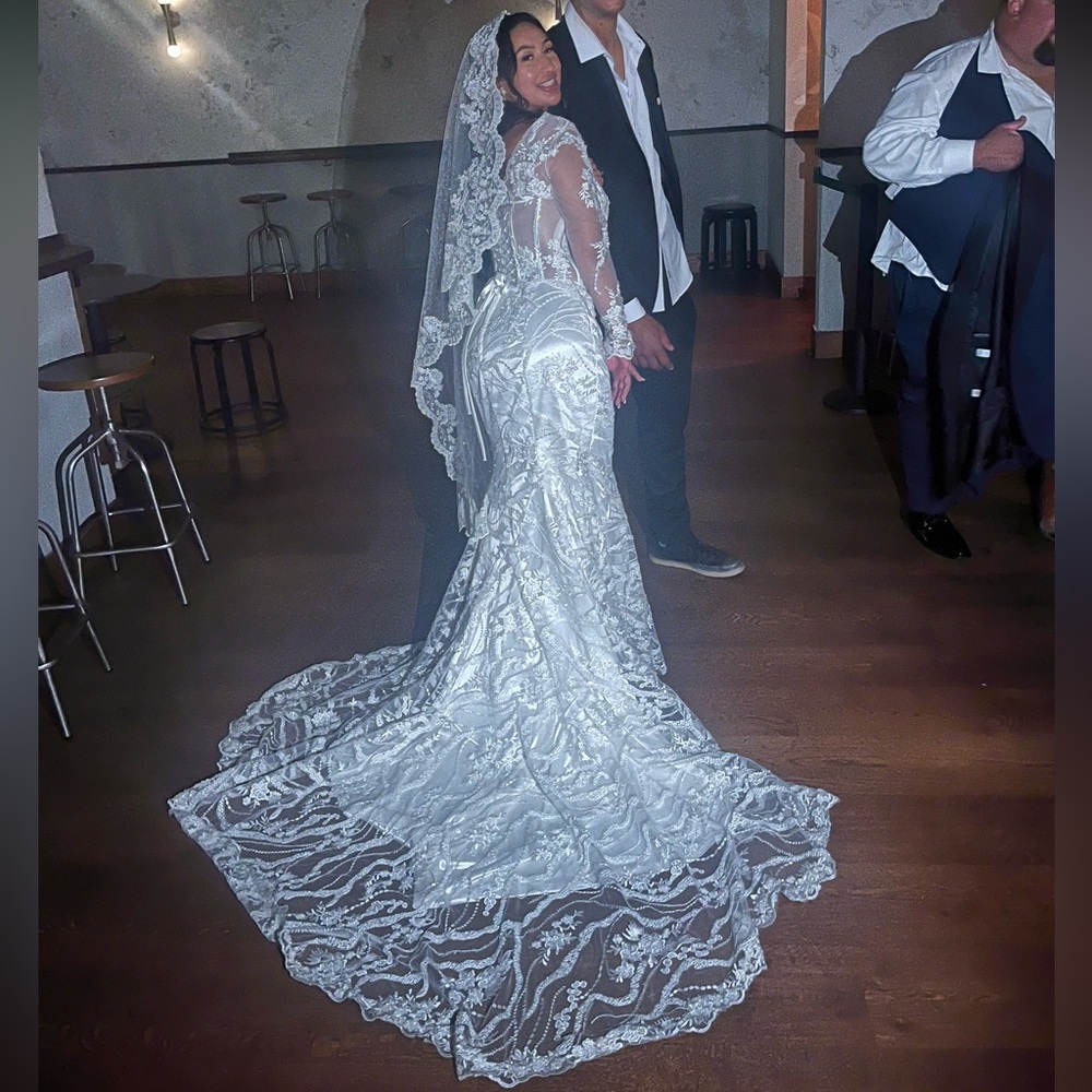 Wedding dress